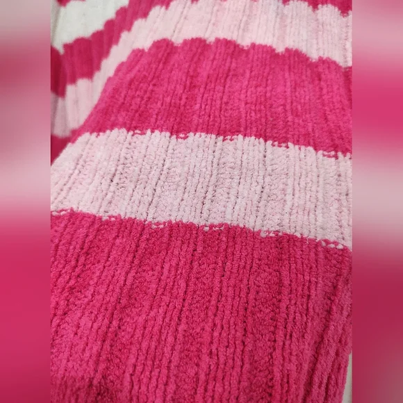 Pink Cozy Top 💗 - Picture 4 of 13